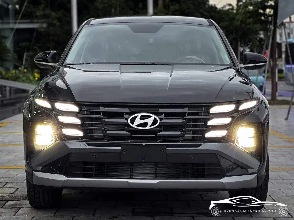 Hình ảnh xe Hyundai Tucson Tiêu Chuẩn màu Trắng 2025