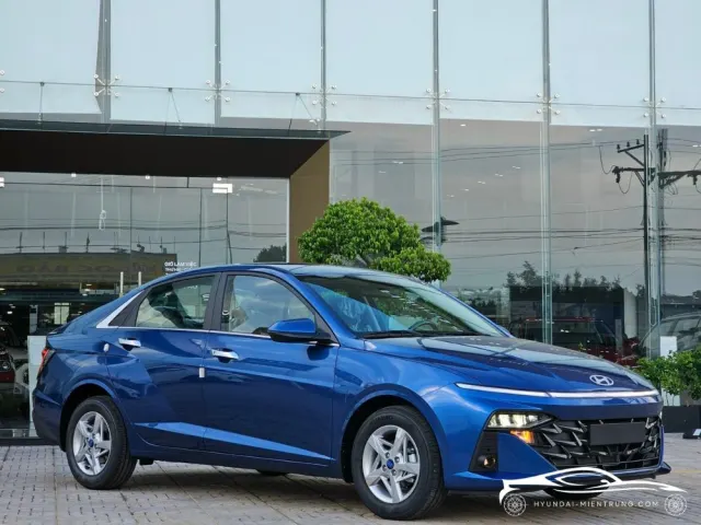Hình ảnh xe Hyundai Accent AT đặc biệt màu xanh dương