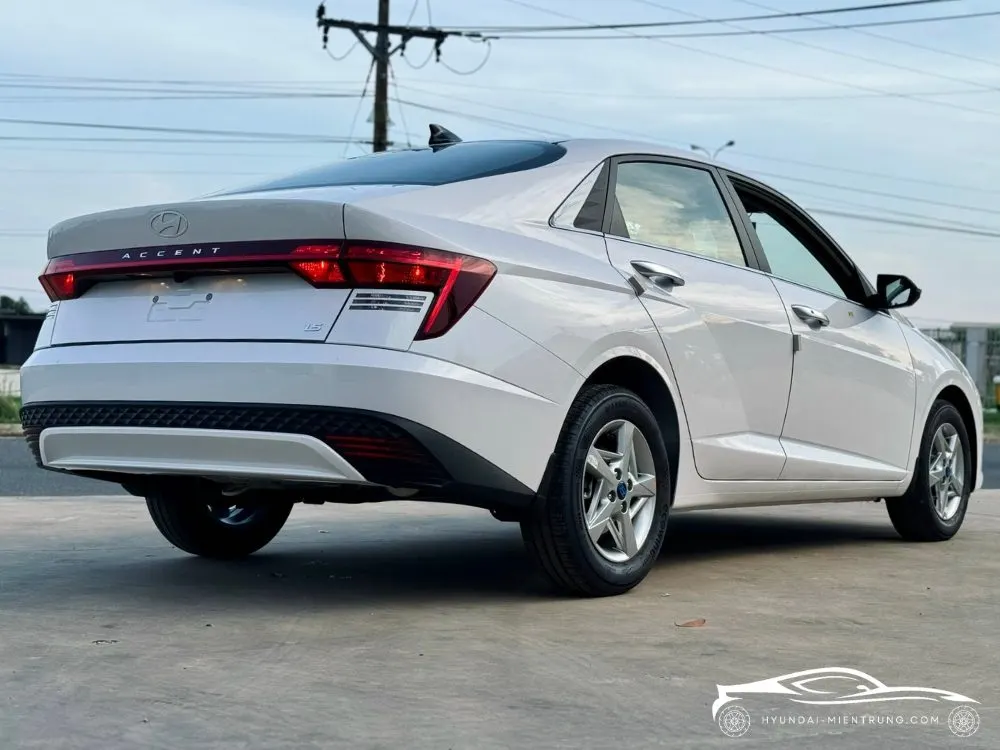 Hình ảnh xe Hyundai Accent AT Tiêu Chuẩn Màu Trắng 2025
