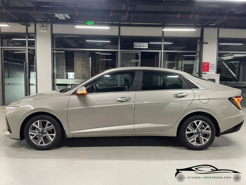 Hình ảnh xe Hyundai Accent AT Cao Cấp màu Vàng Be 2025