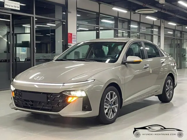 Hình ảnh xe Hyundai Accent AT cao cấp màu Vàng Be