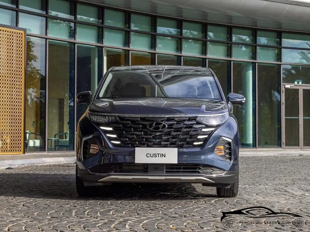 Hình ảnh xe Hyundai Custin 2.0T Cao Cấp màu Xanh Bóng Đêm 2025