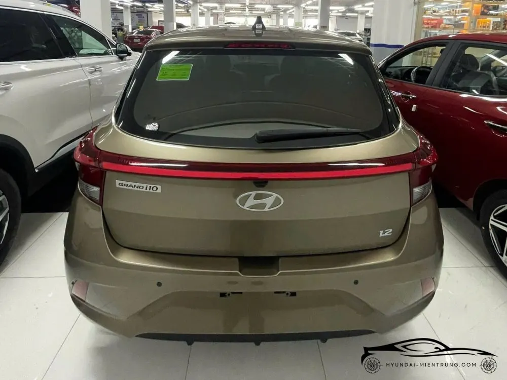 Hình ảnh xe Hyundai Grand I10 Hatchback AT màu Vàng Cát 2025