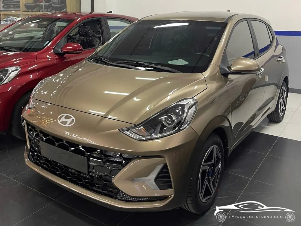 Hình ảnh xe Hyundai Grand I10 Hatchback AT màu Vàng Cát 2025