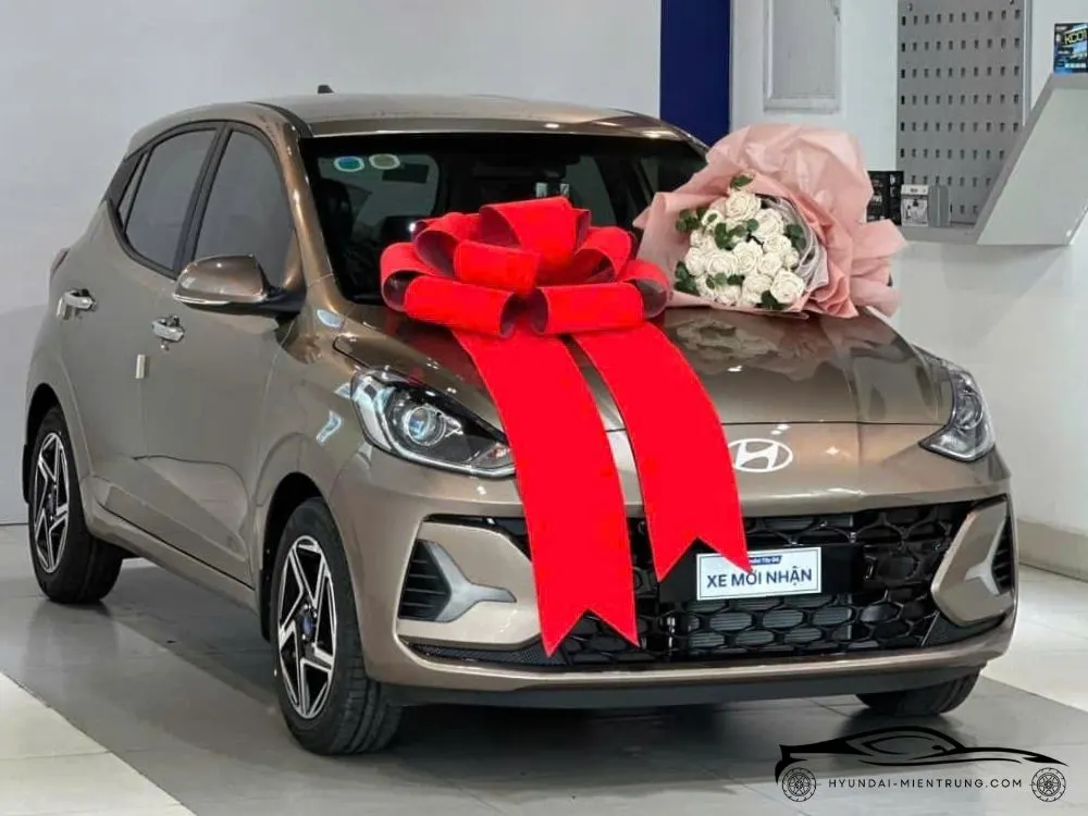 Hình ảnh xe Hyundai Grand I10 Hatchback AT màu Vàng Cát 2025