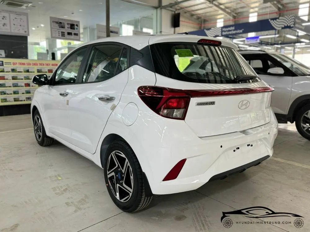 Hình ảnh xe Hyundai Grand I10 Hatchback AT Tiêu Chuẩn màu Trắng 2025