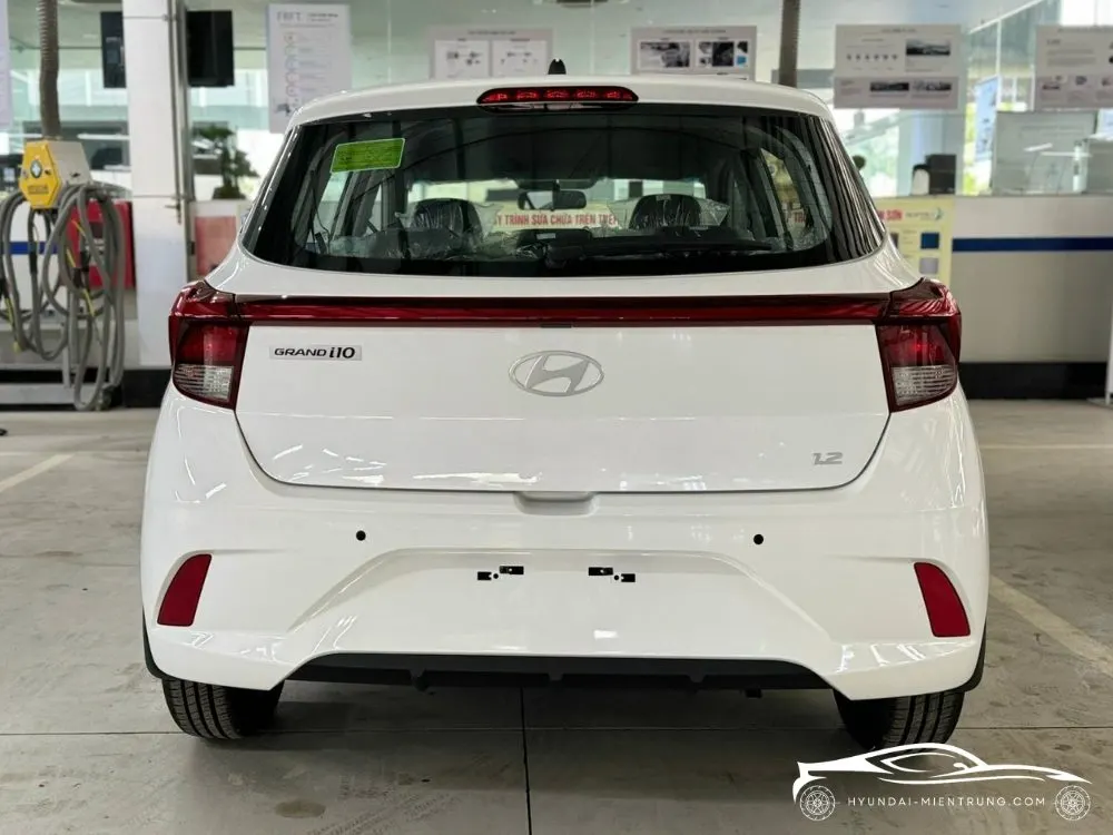 Hình ảnh xe Hyundai Grand I10 Hatchback AT Tiêu Chuẩn màu Trắng 2025