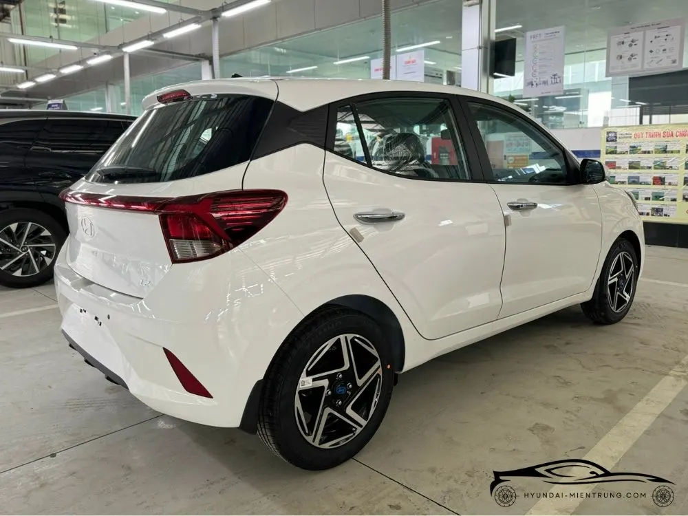 Hình ảnh xe Hyundai Grand I10 Hatchback AT Tiêu Chuẩn màu Trắng 2025