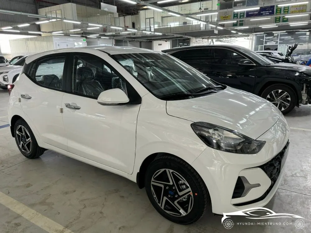 Hình ảnh xe Hyundai Grand I10 Hatchback AT Tiêu Chuẩn màu Trắng 2025