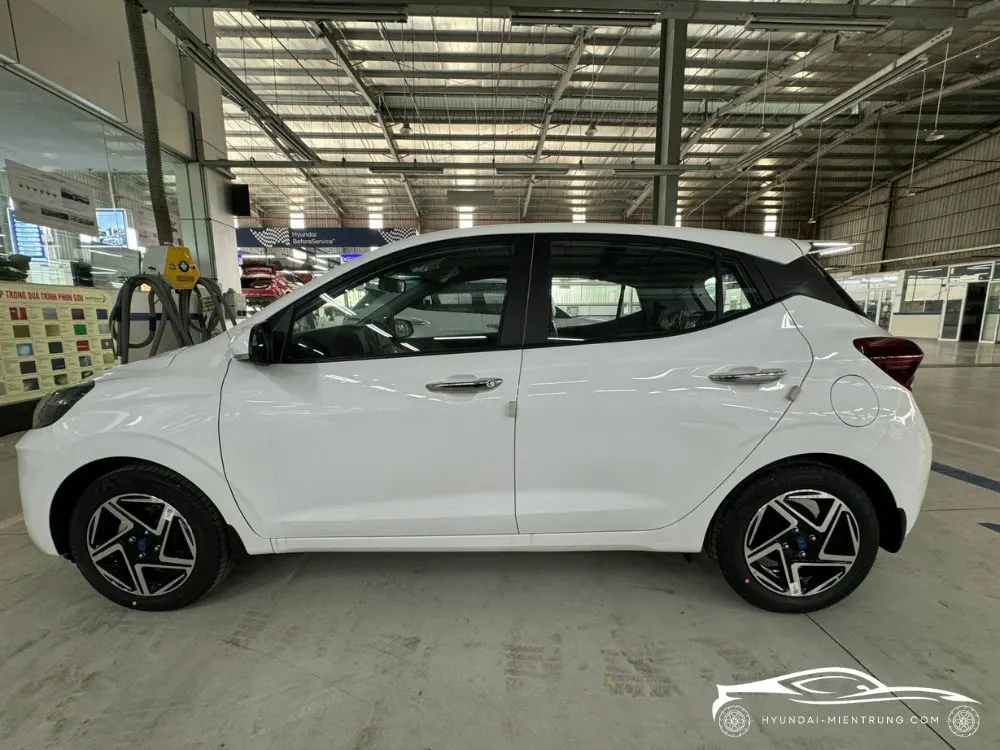 Hình ảnh xe Hyundai Grand I10 Hatchback AT Tiêu Chuẩn màu Trắng 2025