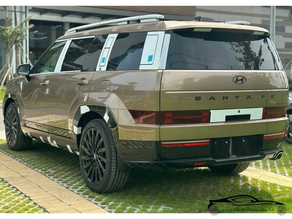 Hình ảnh xe Hyundai SantaFe Calligraphy Turbo màu Vàng Cát 2025