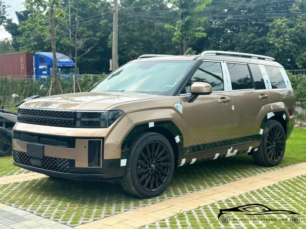 Hình ảnh xe Hyundai SantaFe Calligraphy Turbo màu Vàng Cát 2025