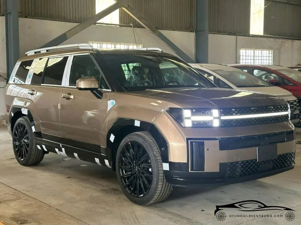 Hình ảnh xe Hyundai SantaFe Calligraphy Turbo màu Vàng Cát 2025