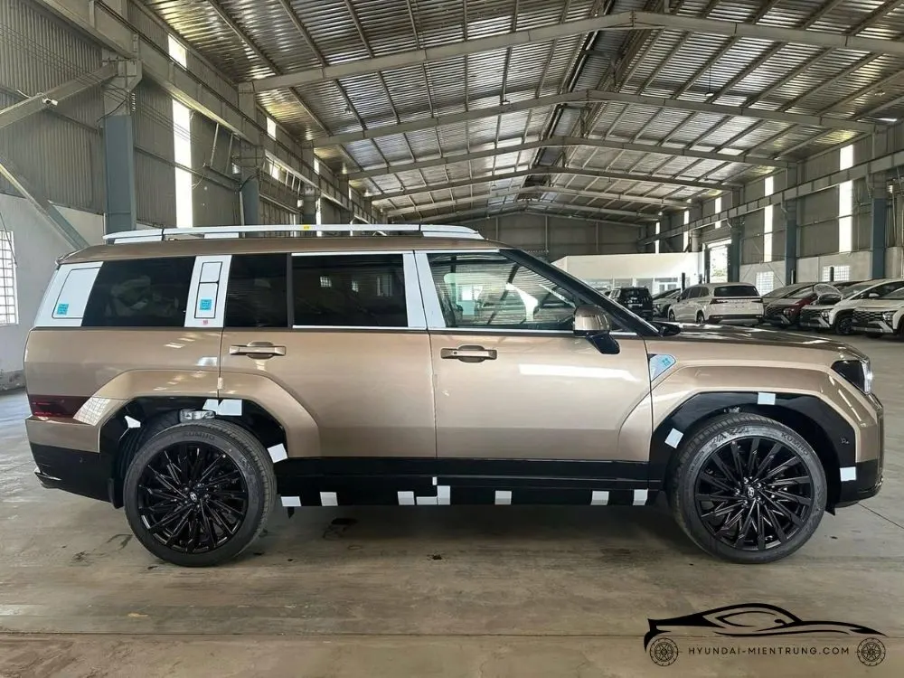 Hình ảnh xe Hyundai SantaFe Calligraphy Turbo màu Vàng Cát 2025
