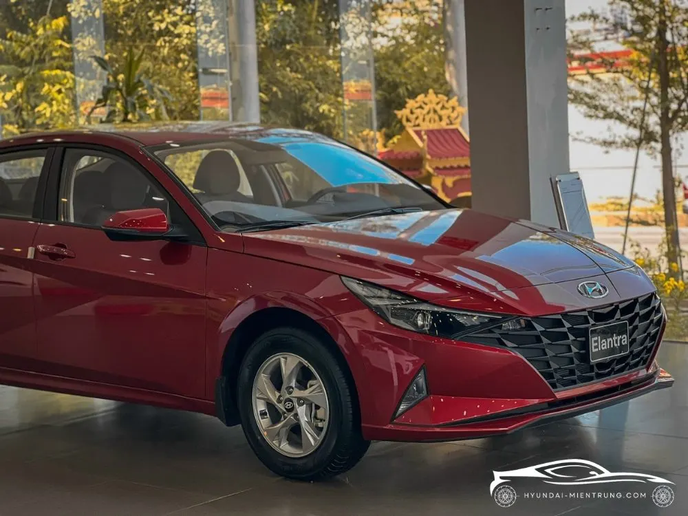 Hình ảnh xe Hyundai Elantra Tiêu Chuẩn màu Đỏ 2025