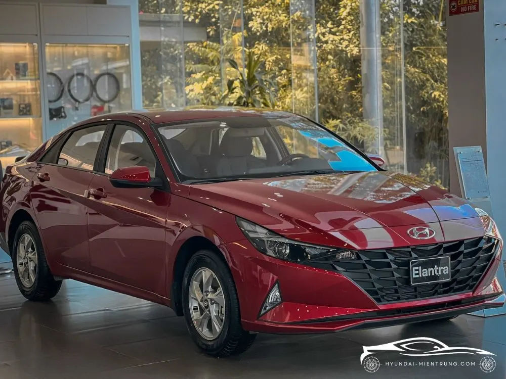 Hình ảnh xe Hyundai Elantra Tiêu Chuẩn màu Đỏ 2025