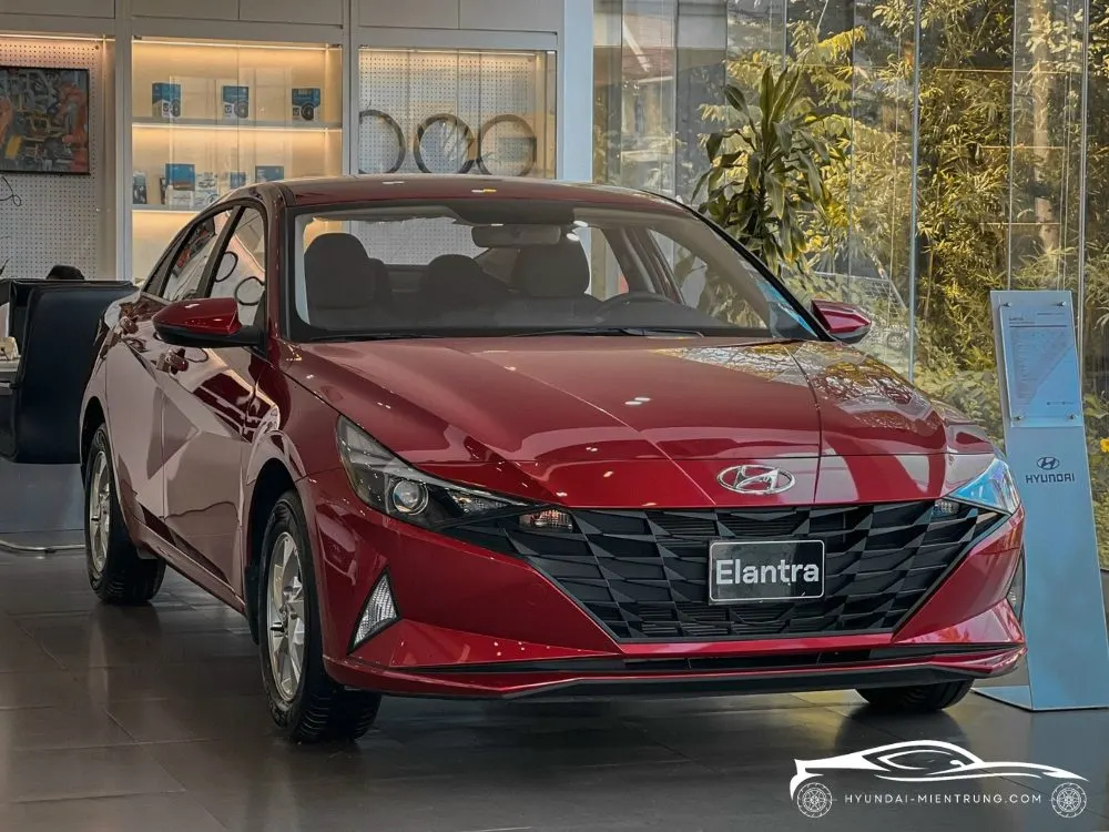 Hình ảnh xe Hyundai Elantra Tiêu Chuẩn màu Đỏ 2025