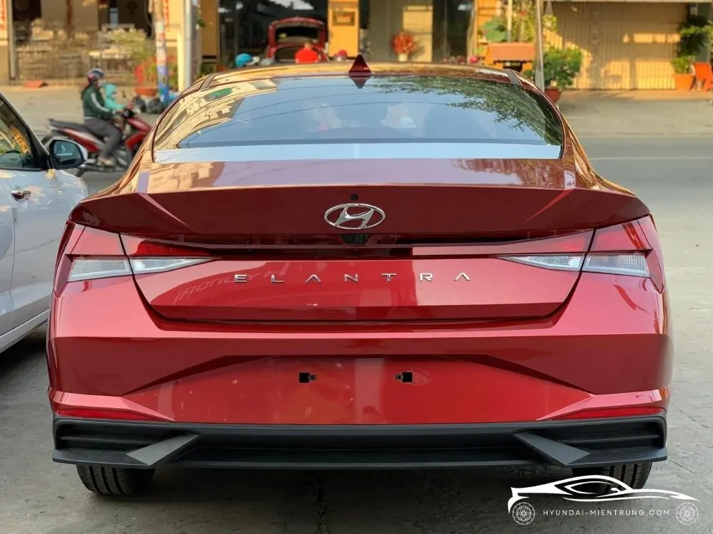 Hình ảnh xe Hyundai Elantra Tiêu Chuẩn màu Đỏ 2025