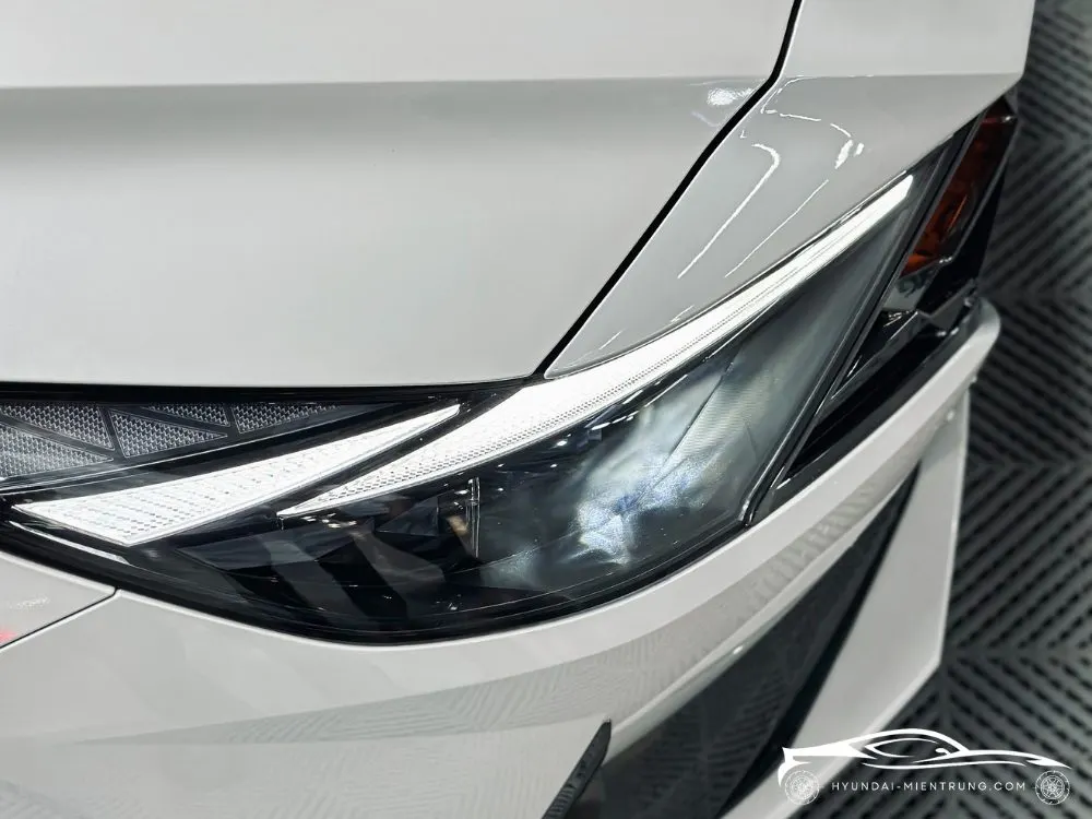 Hình ảnh xe Hyundai Elantra 1.6 AT màu Trắng 2025