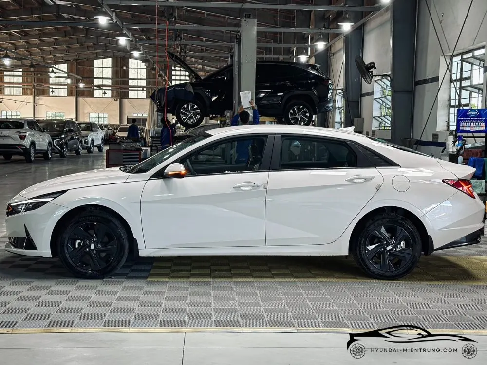 Hình ảnh xe Hyundai Elantra 1.6 AT màu Trắng 2025