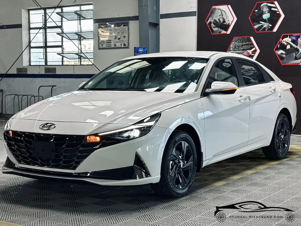 Hình ảnh xe Hyundai Elantra 1.6 AT màu Trắng 2025
