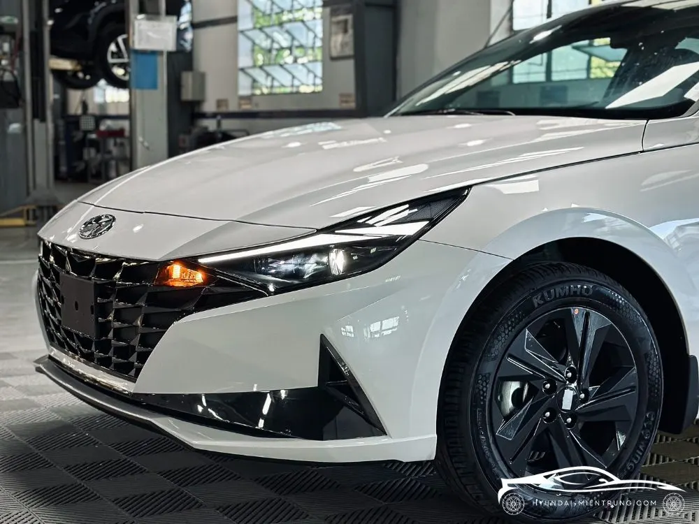 Hình ảnh xe Hyundai Elantra 1.6 AT màu Trắng 2025