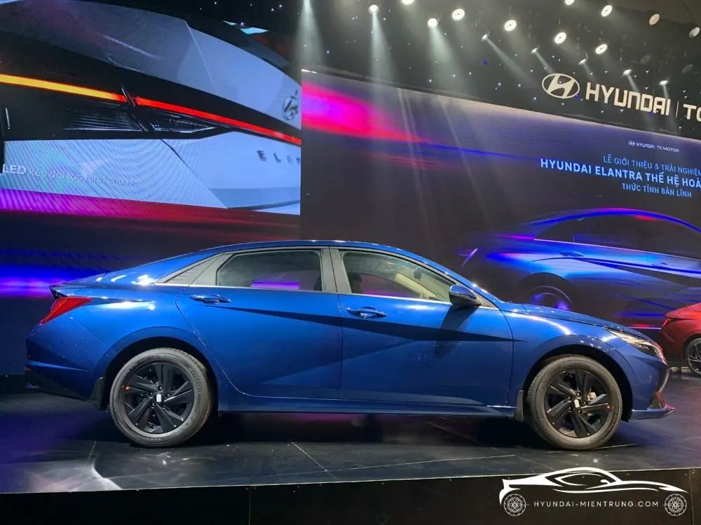 Hình ảnh xe Hyundai Elantra 1.6 AT màu Xanh Dương 2025