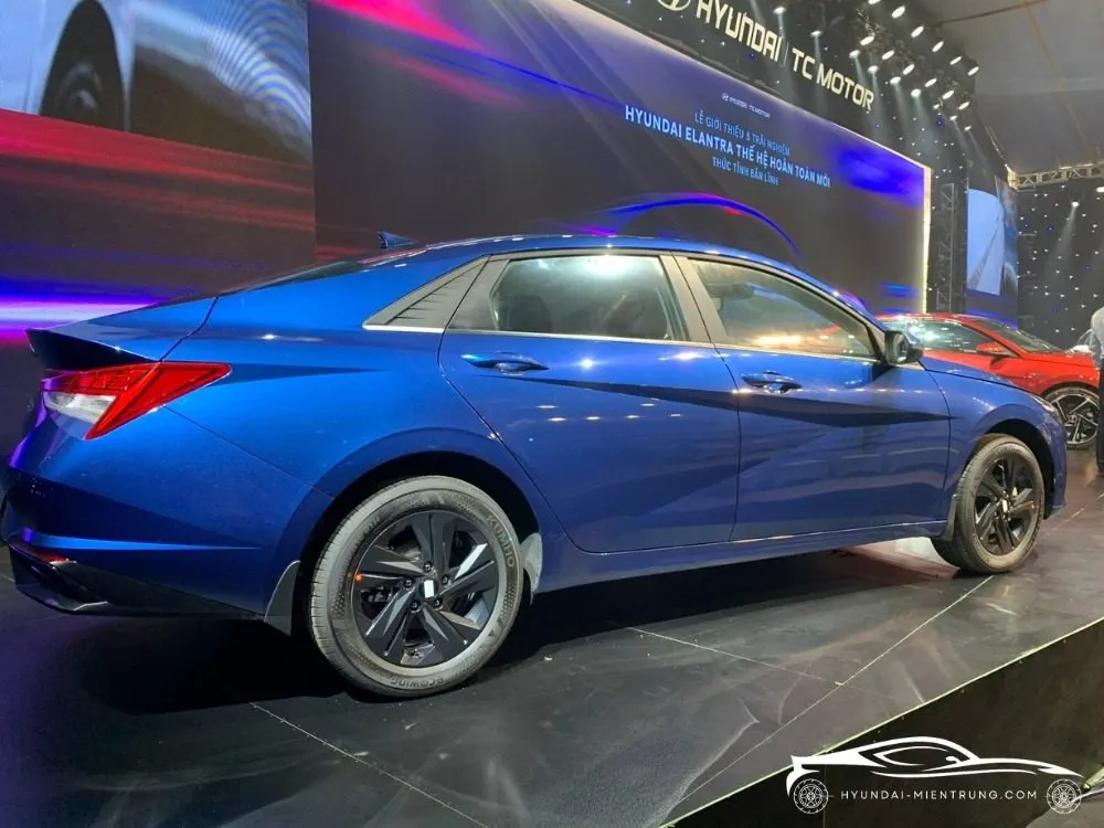 Hình ảnh xe Hyundai Elantra 1.6 AT màu Xanh Dương 2025