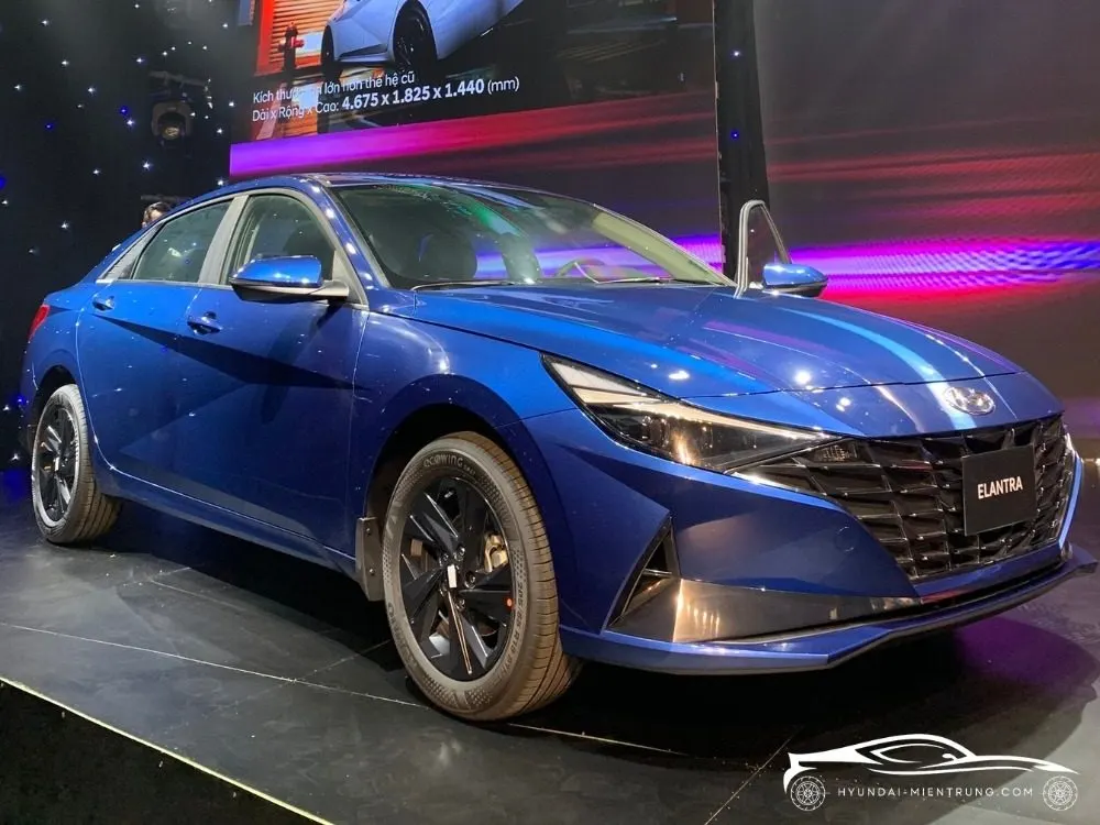 Hình ảnh xe Hyundai Elantra 1.6 AT màu Xanh Dương 2025