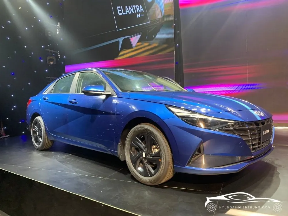 Hình ảnh xe Hyundai Elantra 1.6 AT màu Xanh Dương 2025