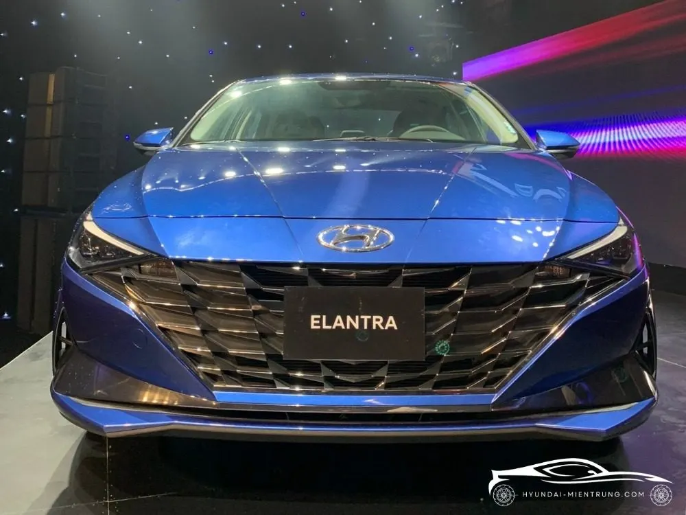 Hình ảnh xe Hyundai Elantra 1.6 AT màu Xanh Dương 2025