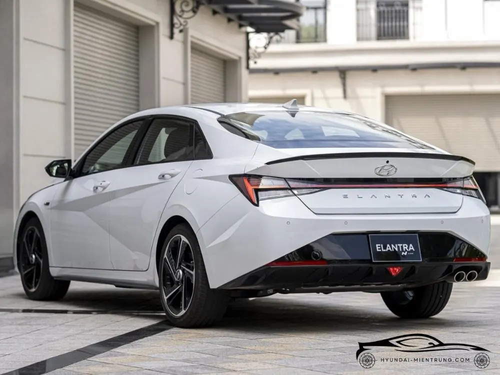 Hình ảnh xe Hyundai Elantra N-Line màu Trắng 2025