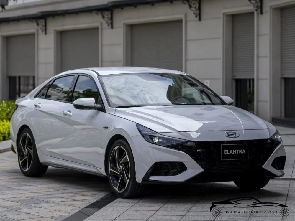 Hình ảnh xe Hyundai Elantra N-Line màu Trắng 2025