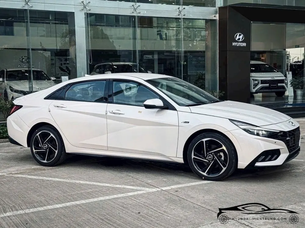 Hình ảnh xe Hyundai Elantra N-Line màu Trắng 2025