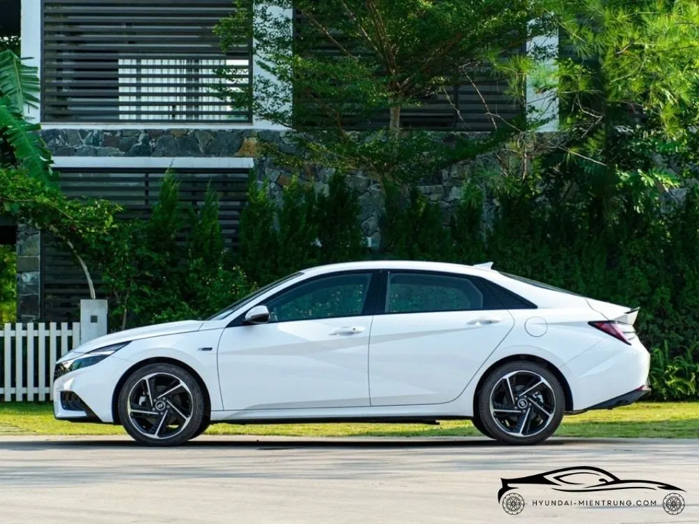Hình ảnh xe Hyundai Elantra N-Line màu Trắng 2025